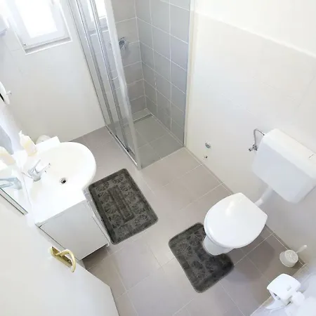 As Apartment *